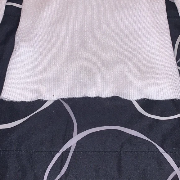 ✨WOMEN’S WHITE FOREVER21 TURTLENECK SWEATER ✨ - Picture 4 of 6